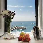 Dimore De Luca- Sea View Гостевой дом 4*