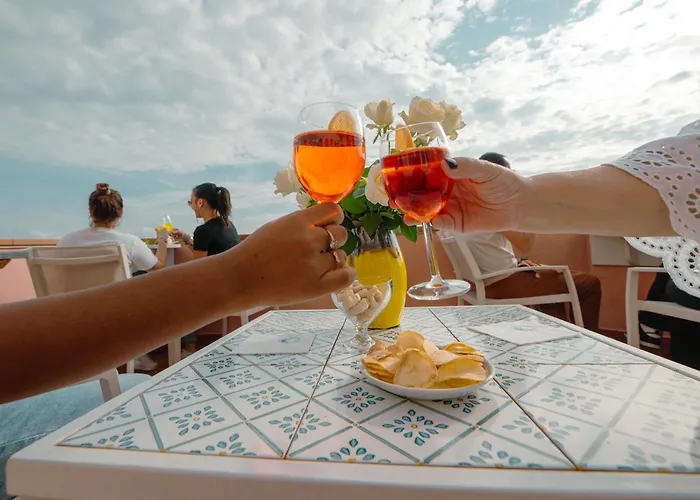 ゲストハウス ディモーレ デ ルカ シー ビュー 4*