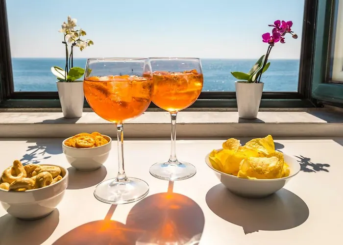 ゲストハウス ディモーレ デ ルカ シー ビュー 4*