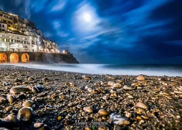 ゲストハウス ディモーレ デ ルカ シー ビュー 4*