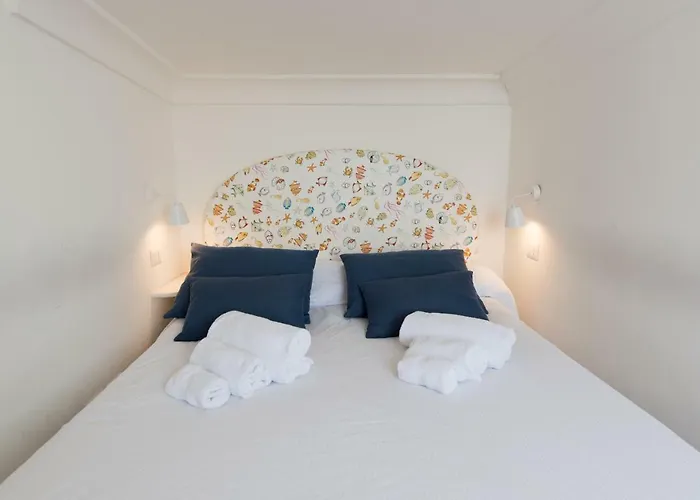 ゲストハウス ディモーレ デ ルカ シー ビュー 4*